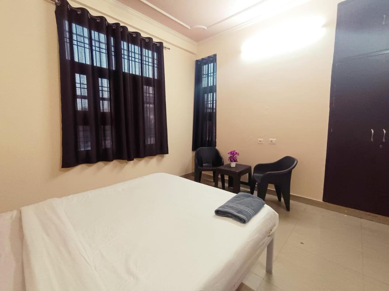Galaxy Backpackes Airport Hostel *